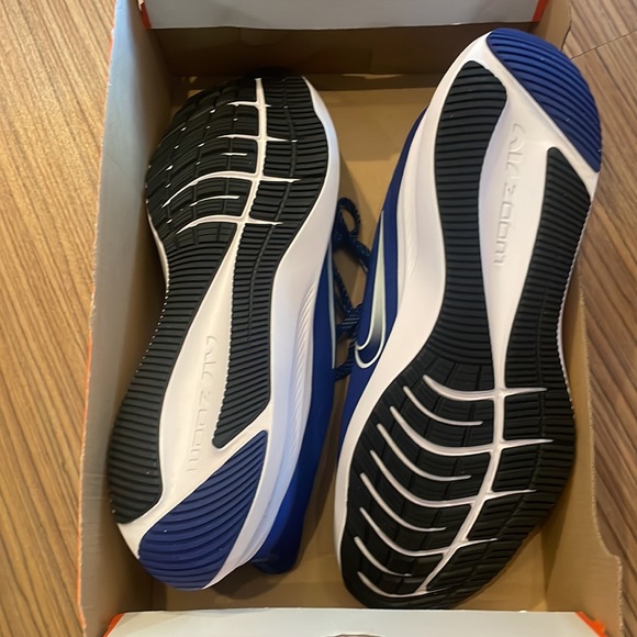 Nike Winflo 7 Running Shoes - Picture 3 of 7